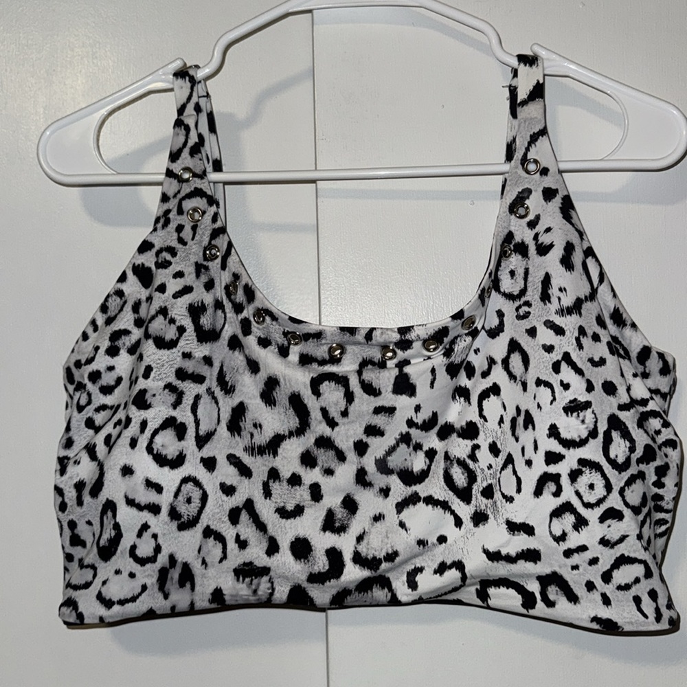 Coastal Waves Gray Leopard Print Bikini Swim Top w Grommet Trim Women’s 3X